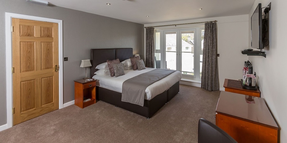 Deluxe, King Bed, Pool Side, Balcony or Terrace