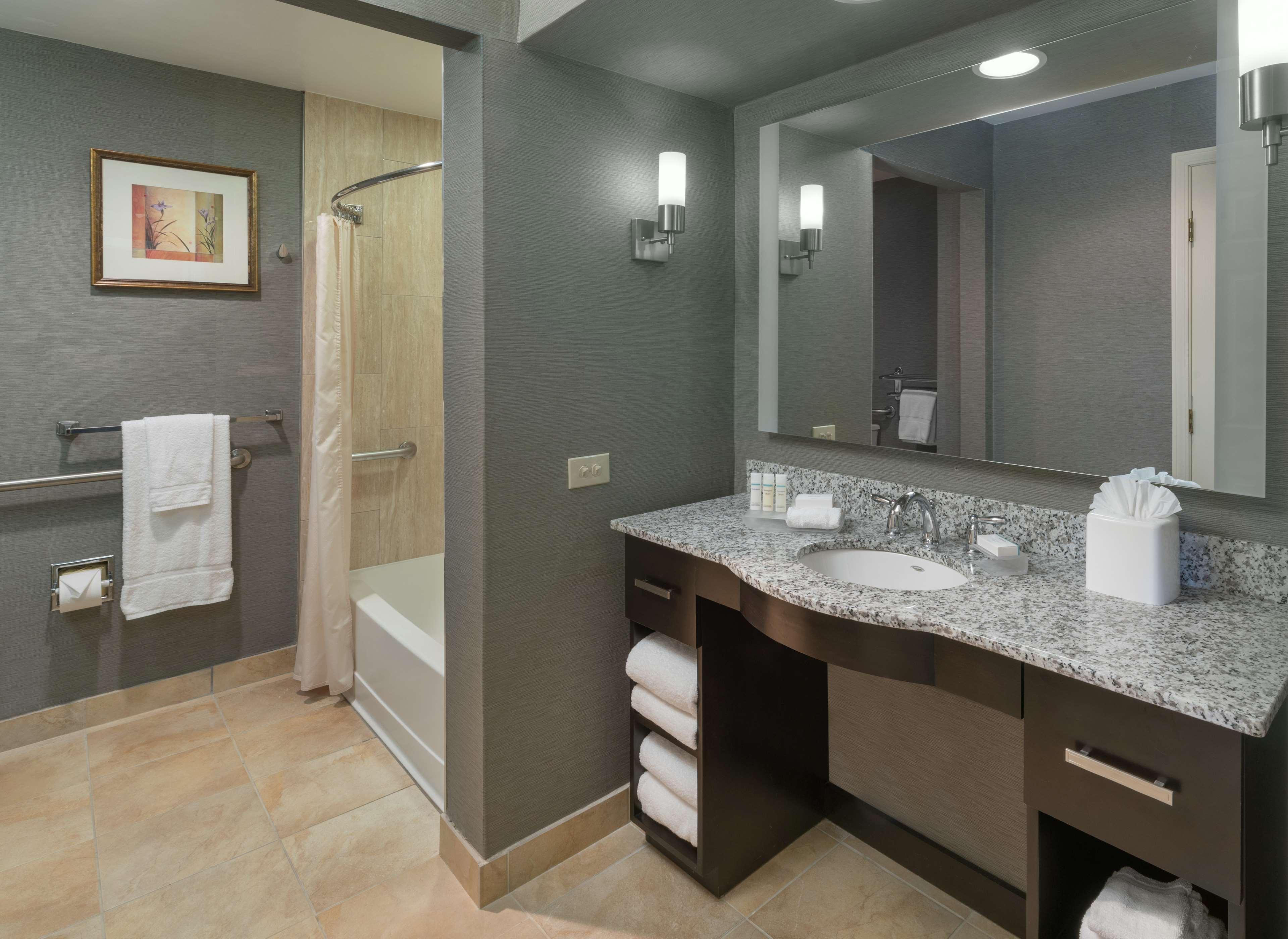 جناح بسرير كوين، Homewood Suites by Hilton Chicago - Schaumburg 2/2