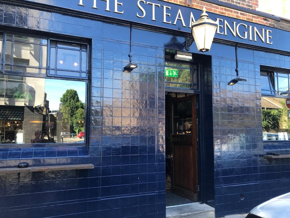 Publove the Steam Engine Hostel 3/46