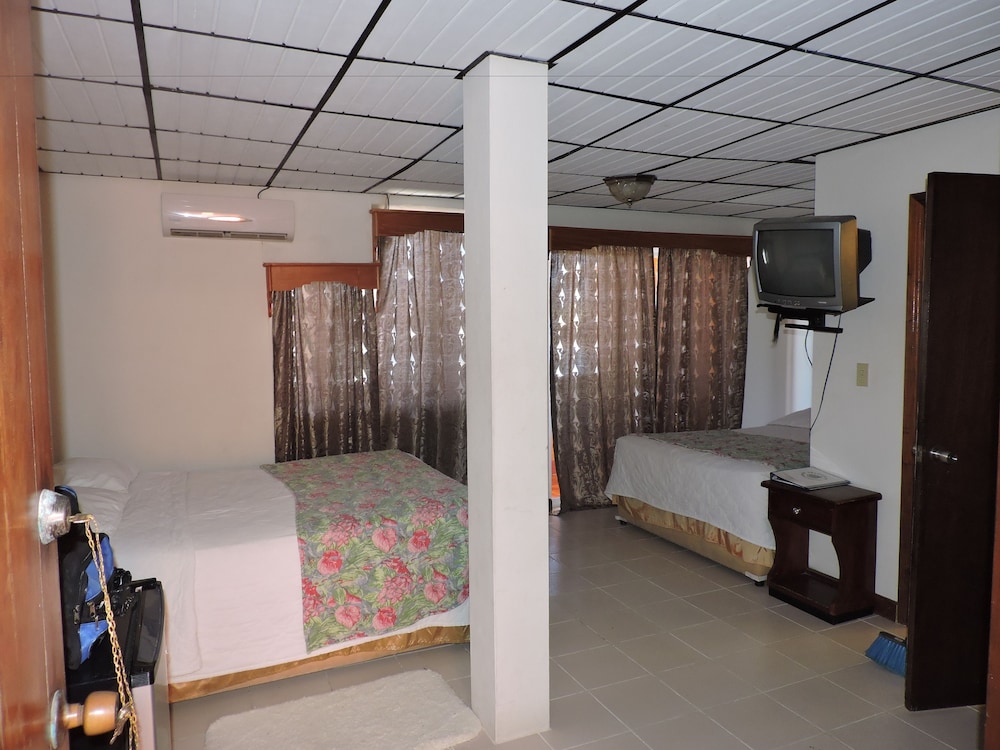 Spindrift Hotel 14/75