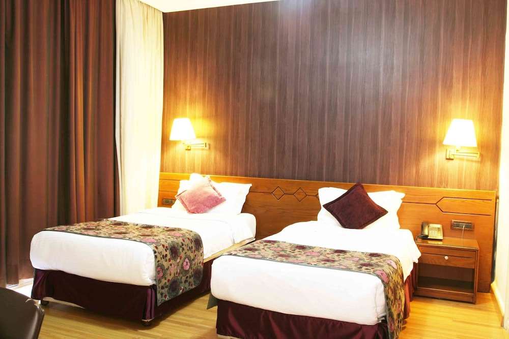 Orient Prince Hotel 39/55