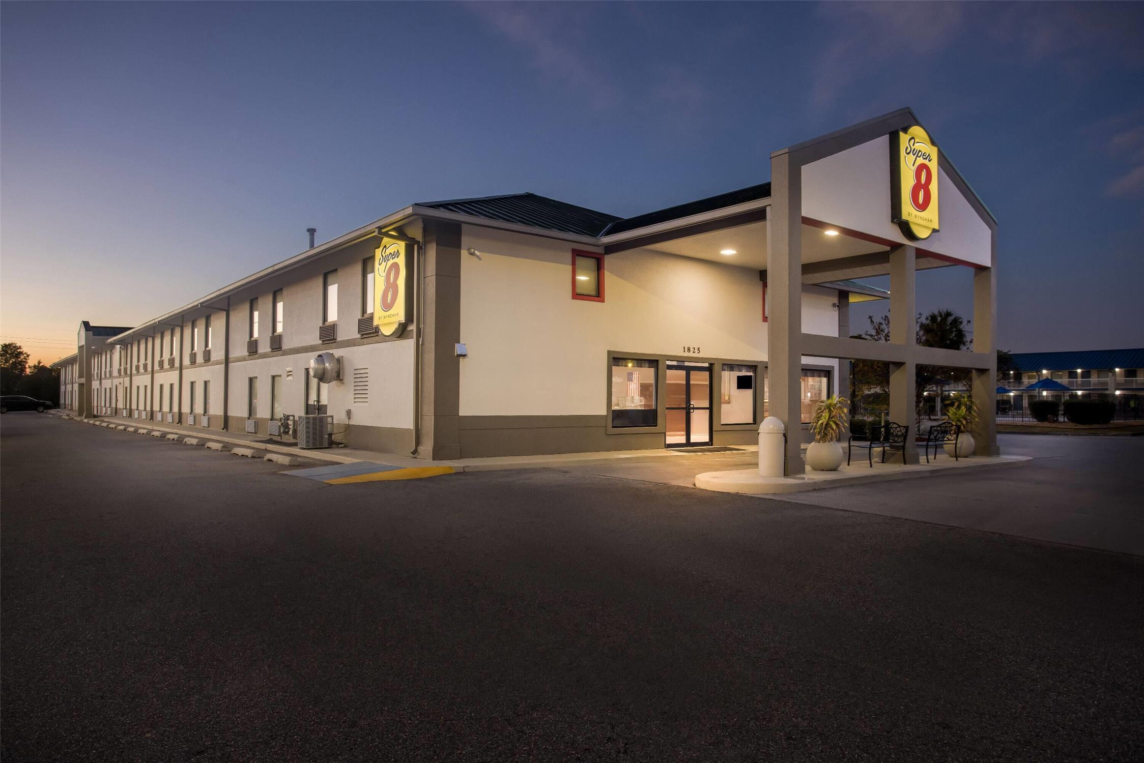 Super 8 By Wyndham Valdosta Conf Center Area 7/37