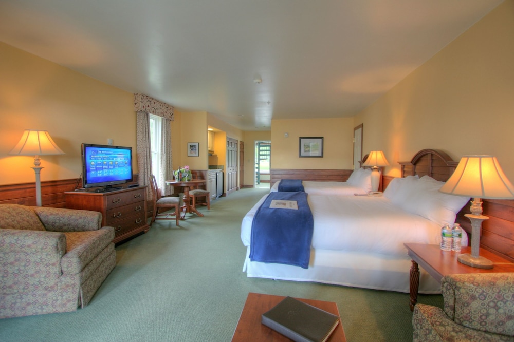 Spruce Point Inn Resort Spa 16/40