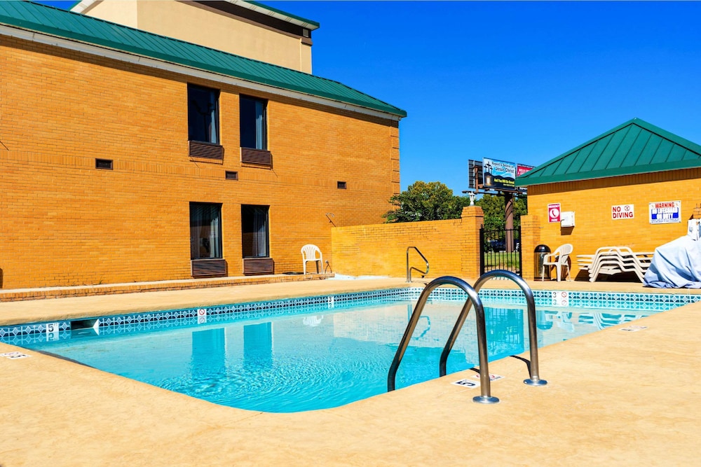Quality Inn Whiteville North 6/37