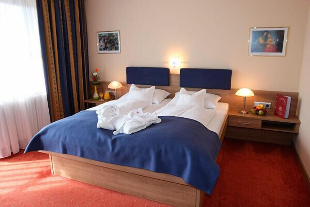 Ringhotel Lenauhof 10/50