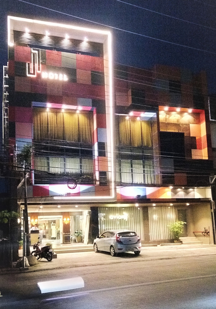 J7 ホテル イロイロ 写真1