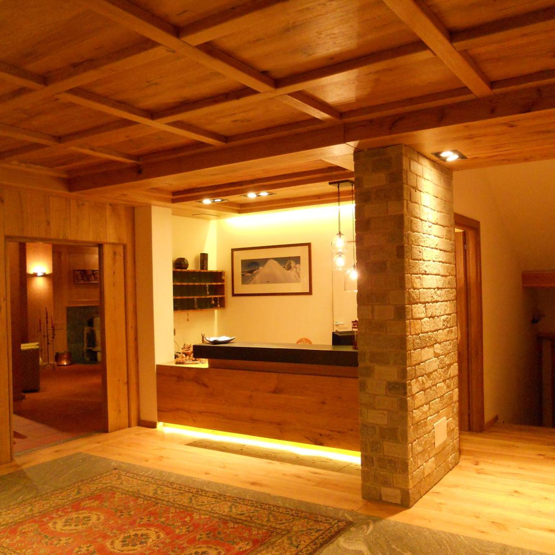 Dufour Hotel 7/42