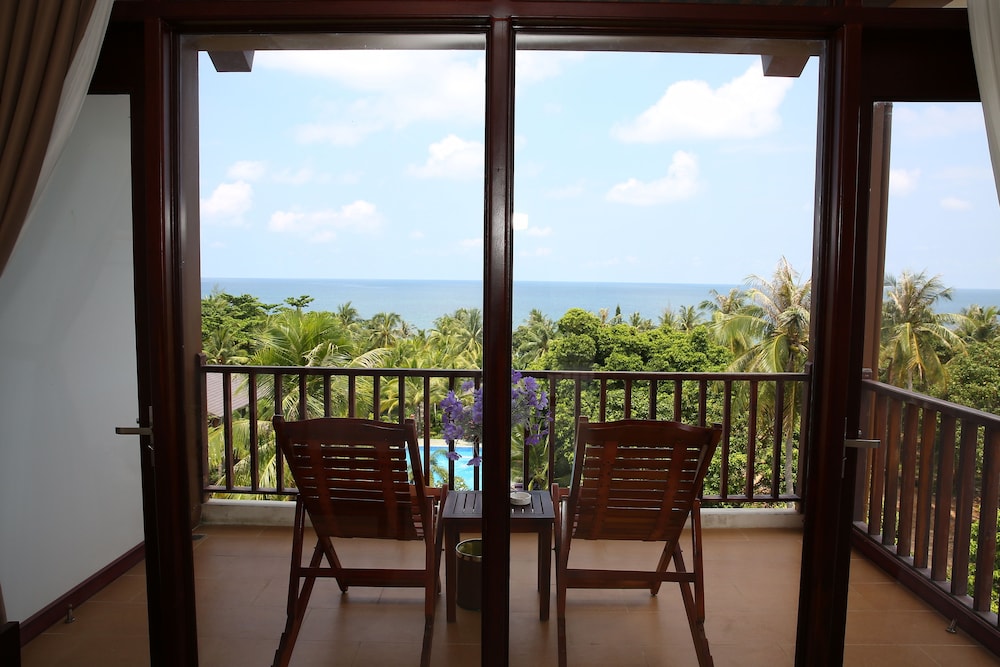 Tropicana Resort 54/74