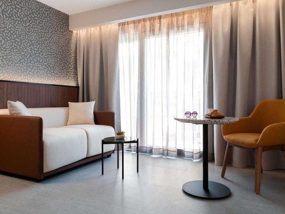 غرفة قياسية بسرير مزدوج مع أريكة، Novotel Malta Sliema 4/7