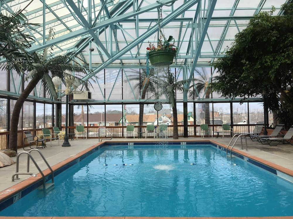 Wildwood Inn Tropical Dome & Theme Suites 2/74