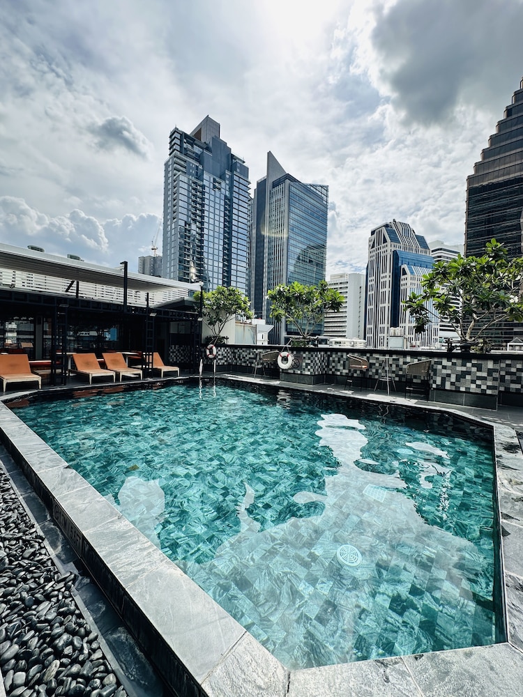 Ramada by Wyndham Bangkok Sukhumvit 11 80/83