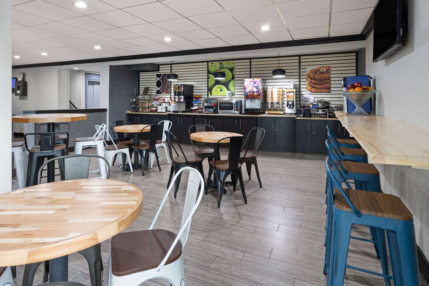 restaurant cafeteria