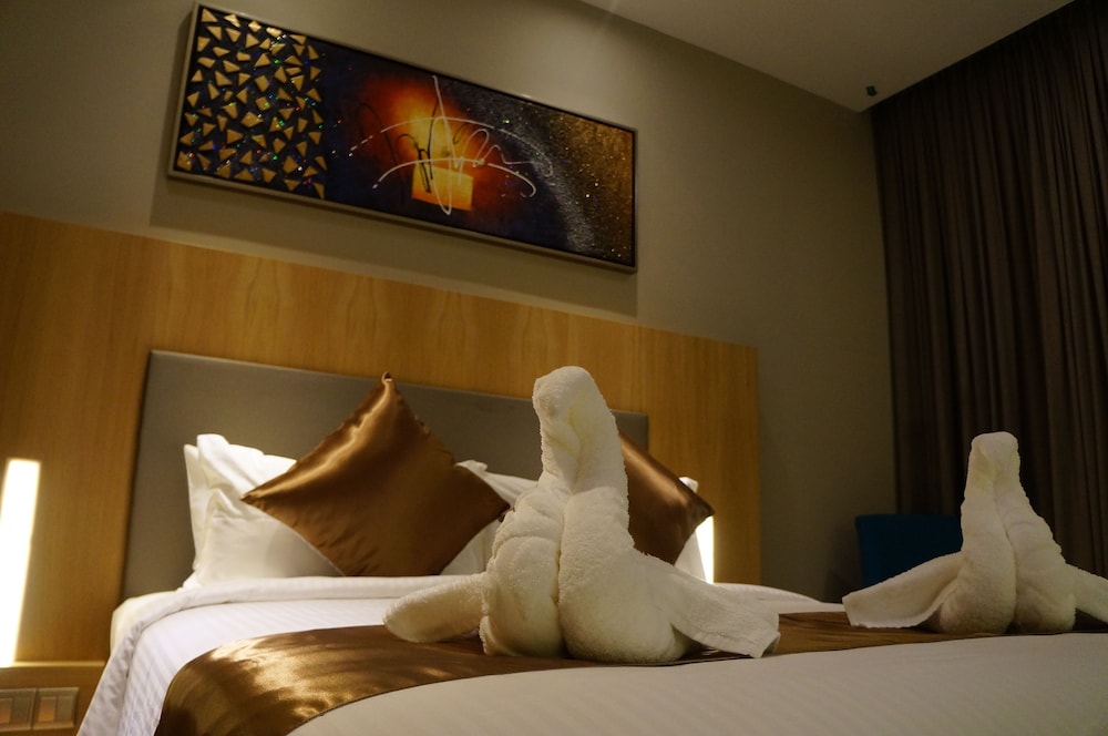 Greens Hotel And Suites 40/65