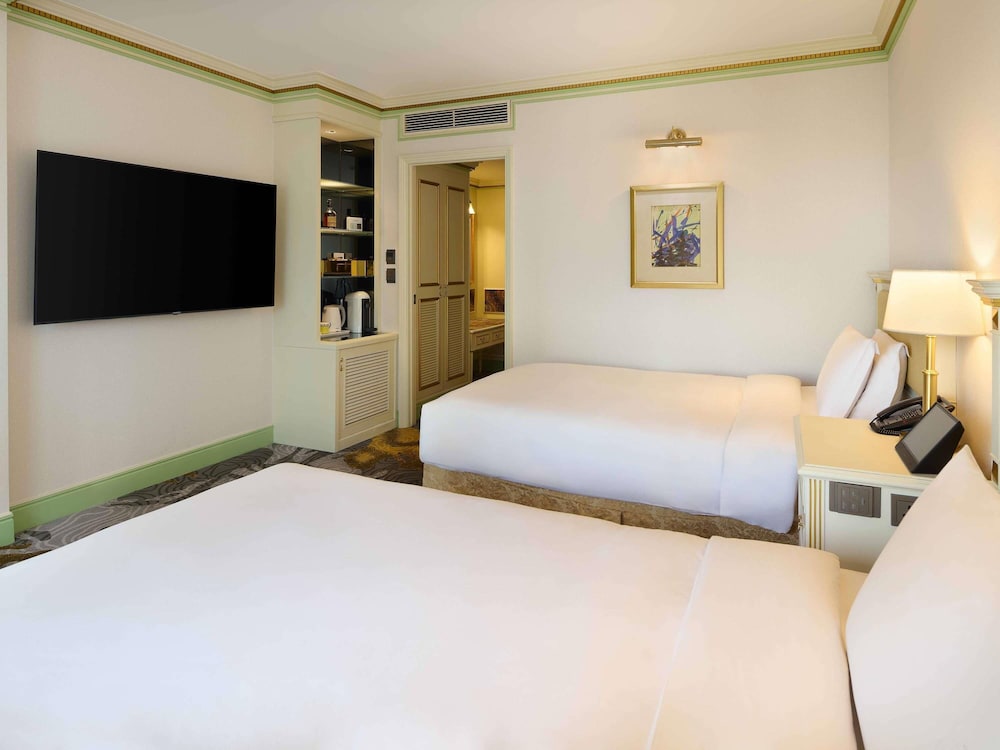 Deluxe, Twin Beds, Partial View