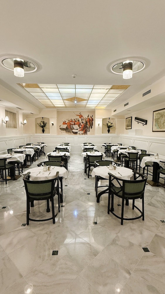 Johann Strauss Hotel 40/52