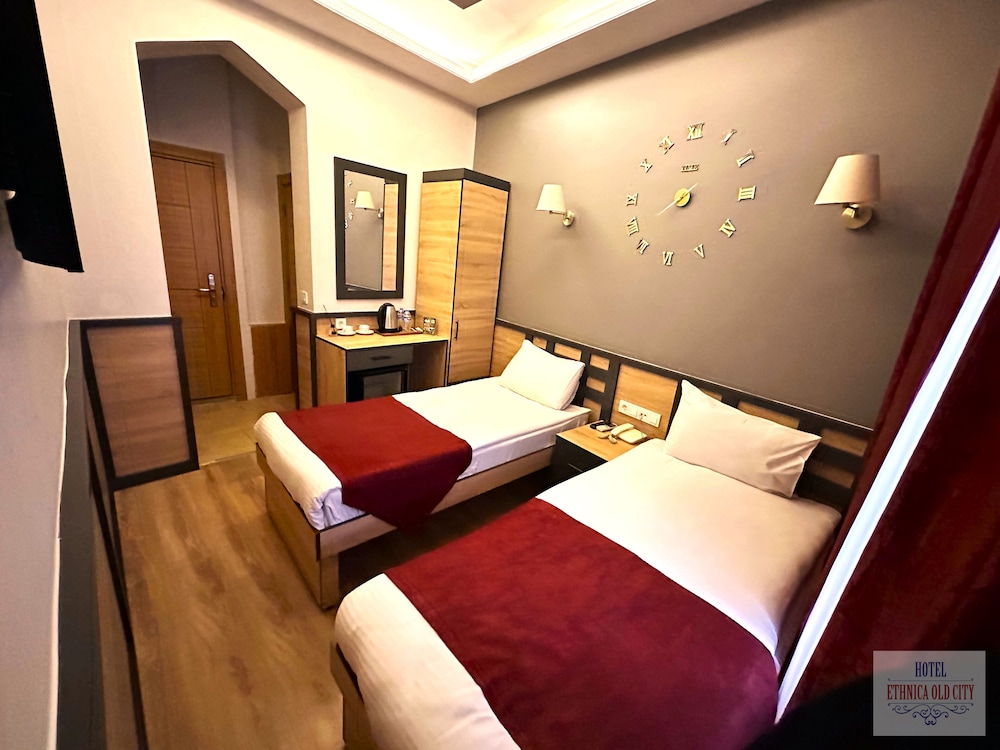 Ethnica Old City Hotel 24/61