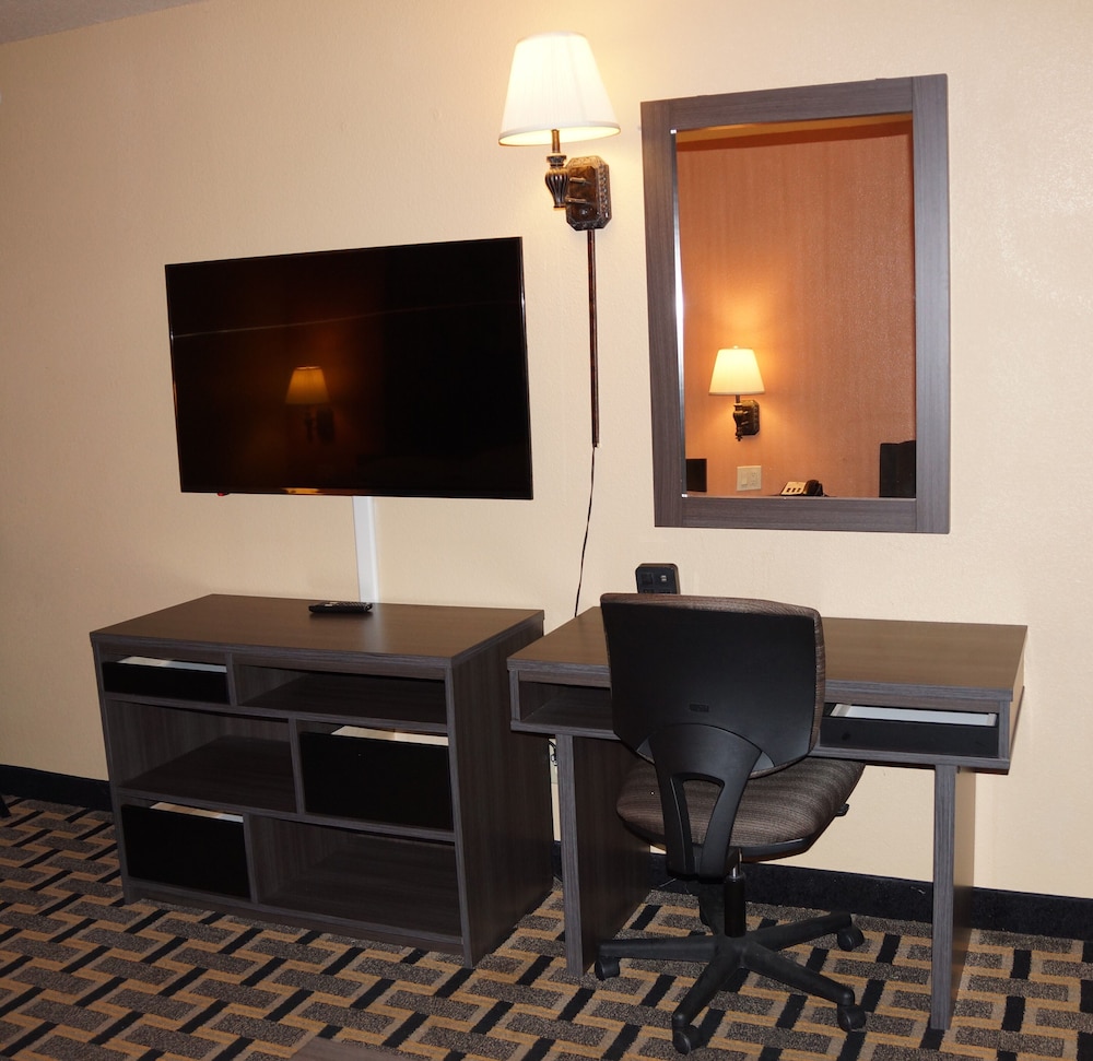 Super 8 by Wyndham Farmers Branch/North Dallas 25/28