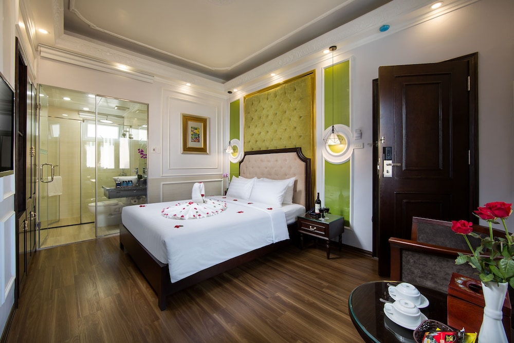 Royal Palace Hotel 2 Hanoi 12/68