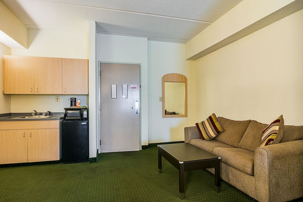 Quality Suites Atlanta Airport East GA 26/43