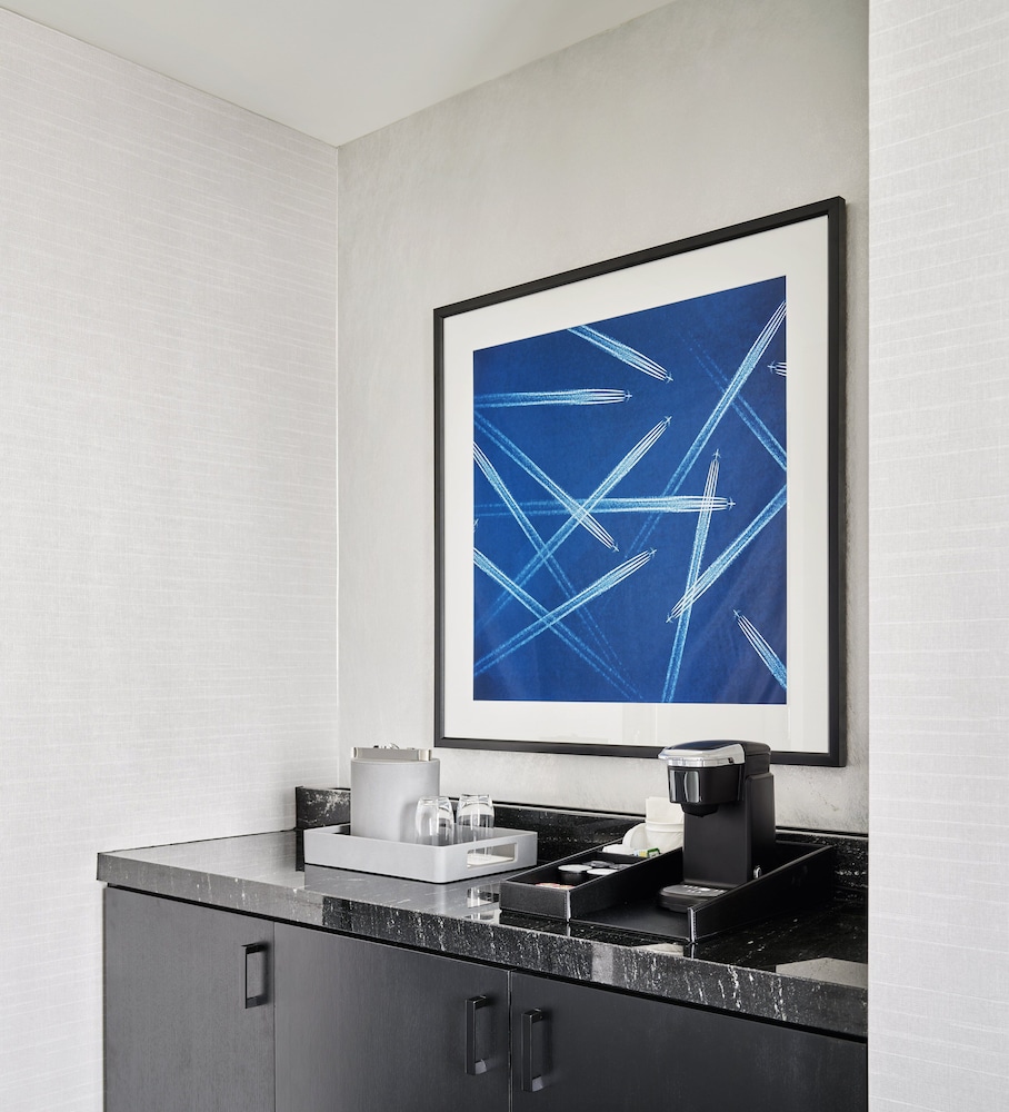 Loews Kansas City Hotel 30/78