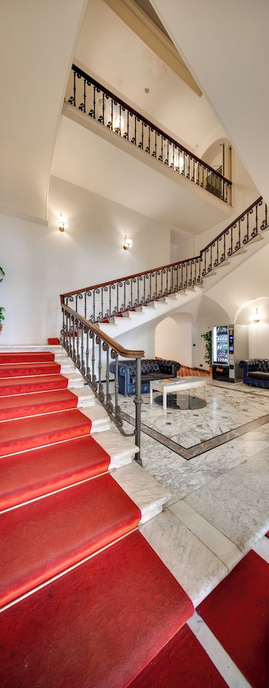 Hotel de La Ville 8/64