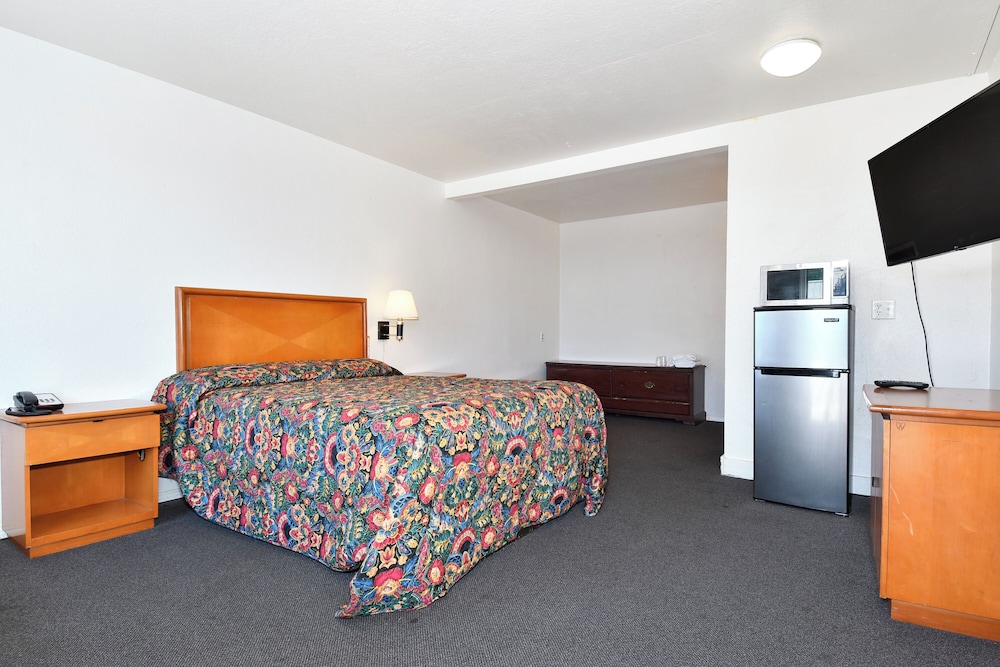 Budget Motel 1/22