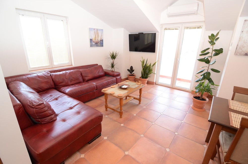 Maritimo Apartments 20/50