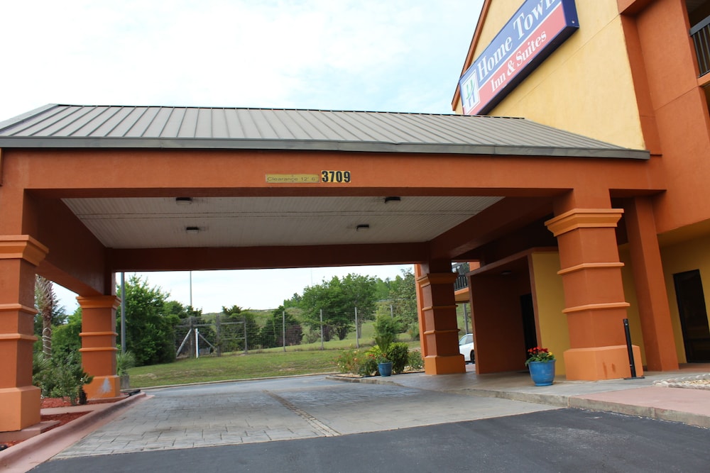 HOME TOWN INN AND SUITES in CRESTVIEW - FL