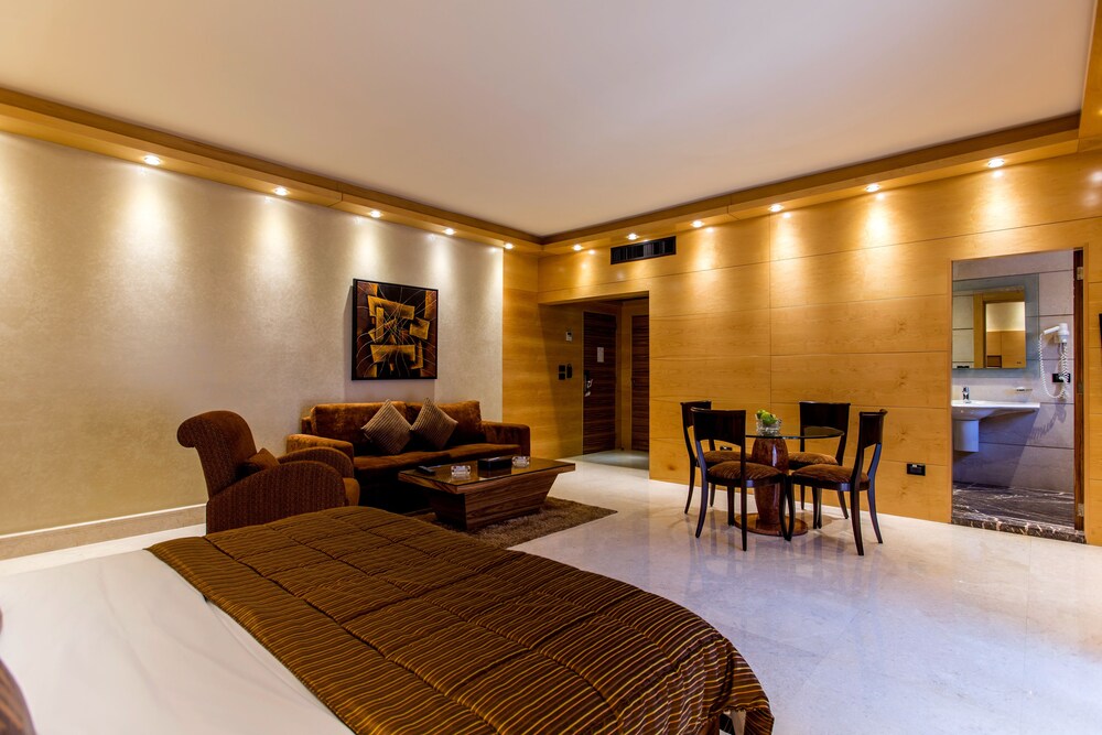 Lahoya Verdun, Beirut 40/50