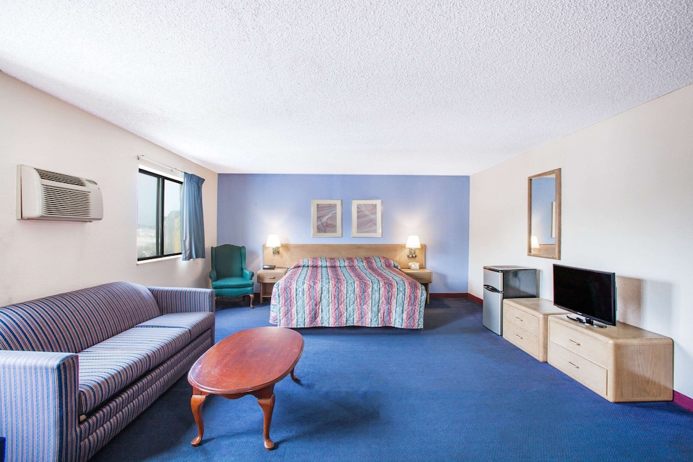 Super 8 by Wyndham Hot Springs 16/22