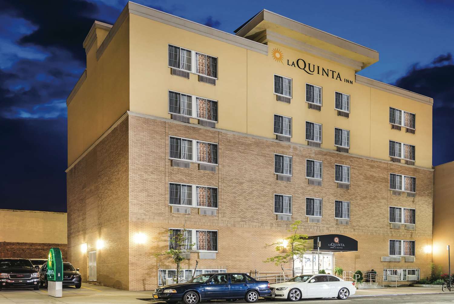 La Quinta Inn & Suites by Wyndham Brooklyn Downtown 2/24