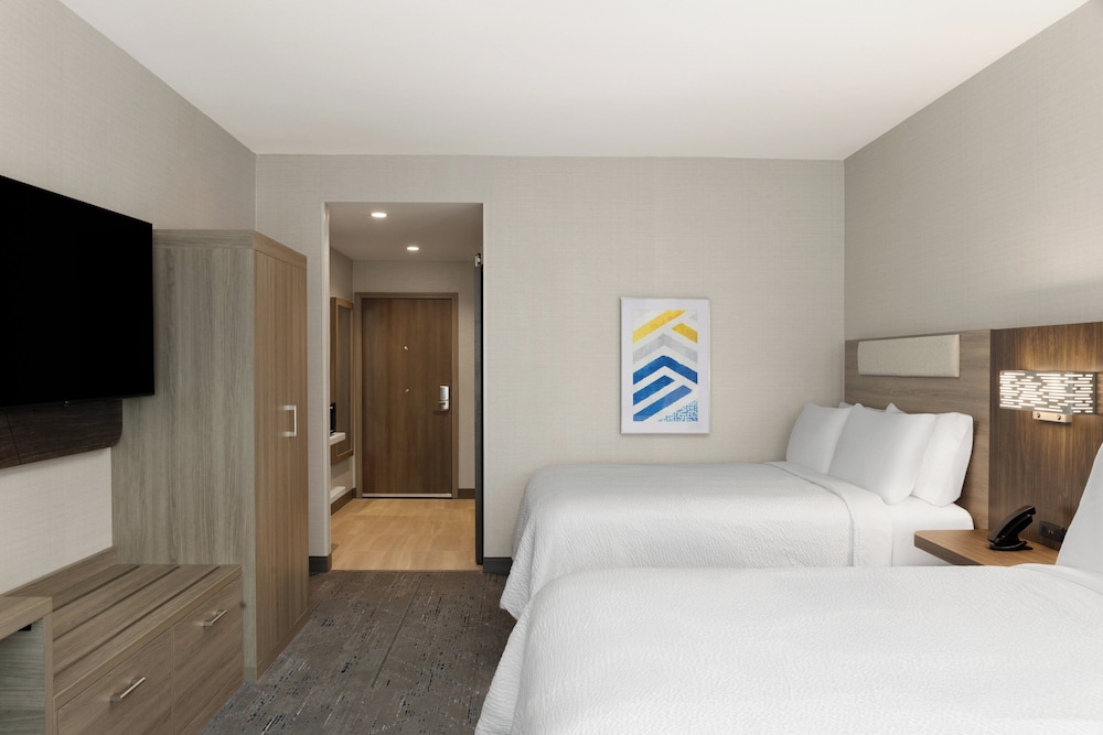 Holiday Inn Express And Suites Anchorage Midtown by IHG 24/60