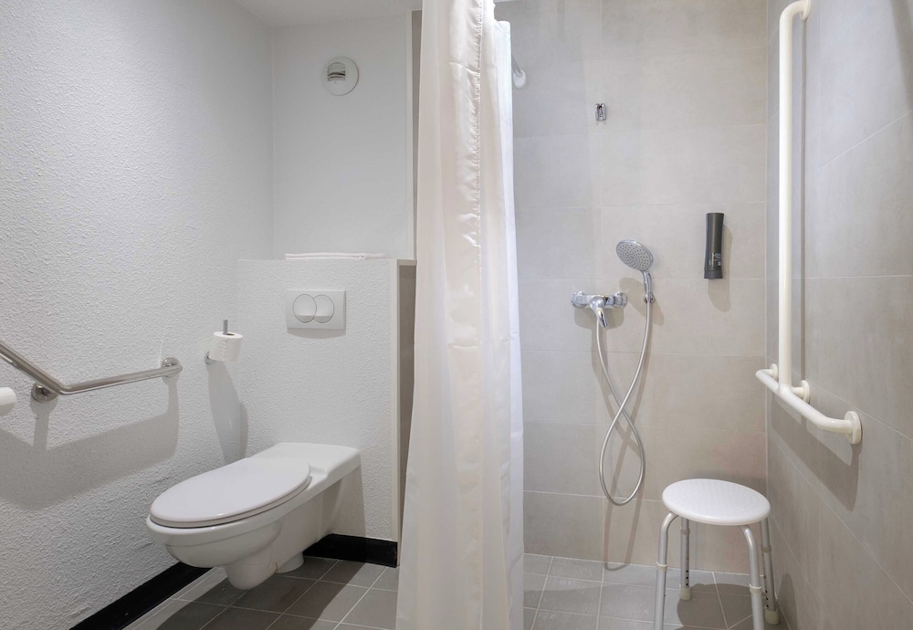 B&B Hotel Cannes Mouans Sartoux 32/34