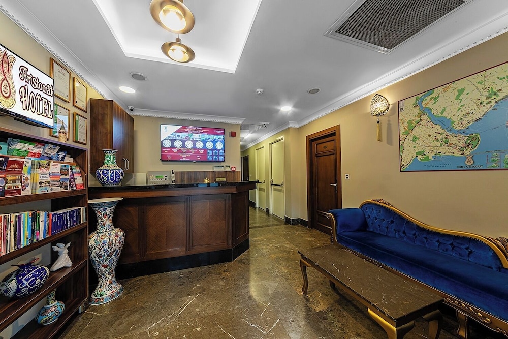 Aristocrat Hotel 11/68