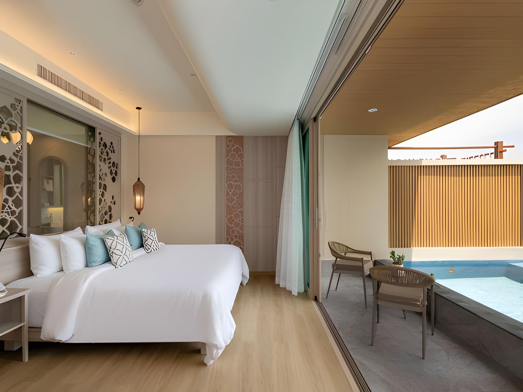 Pool, Suite, King Bed, Sea Side