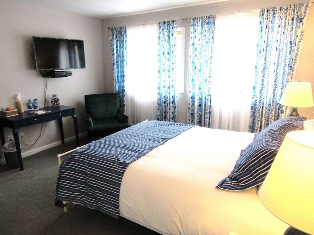 The Sky View Inn 29/67