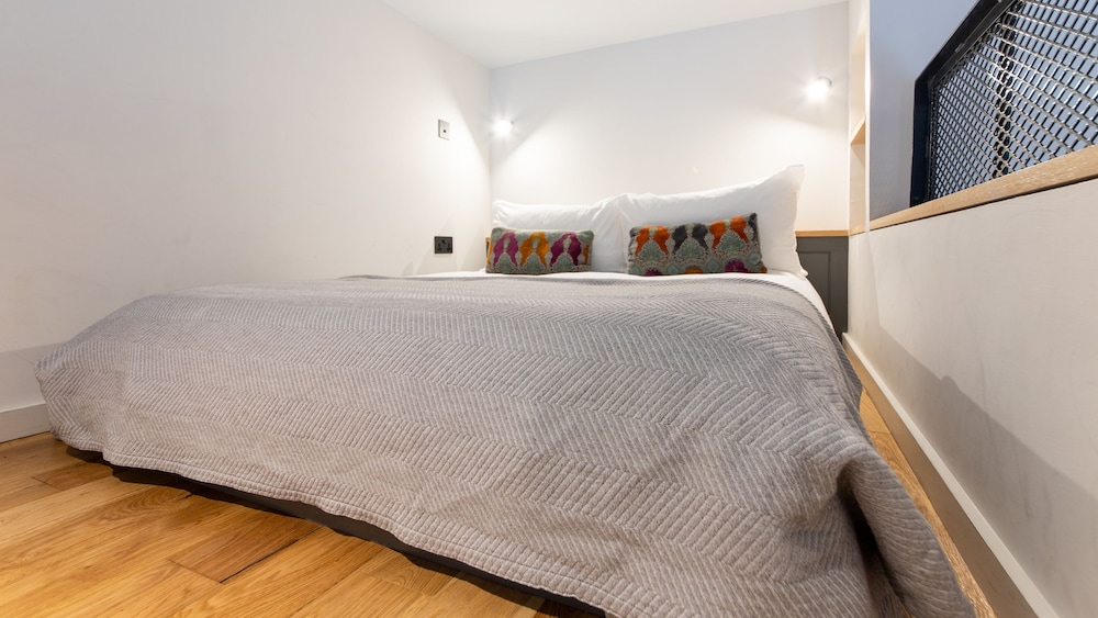 Mezzanine, 2 Bedrooms, Apartment, 2 Double Beds, Sofa، Linton Collection - Blackfriars Lofts 3/10