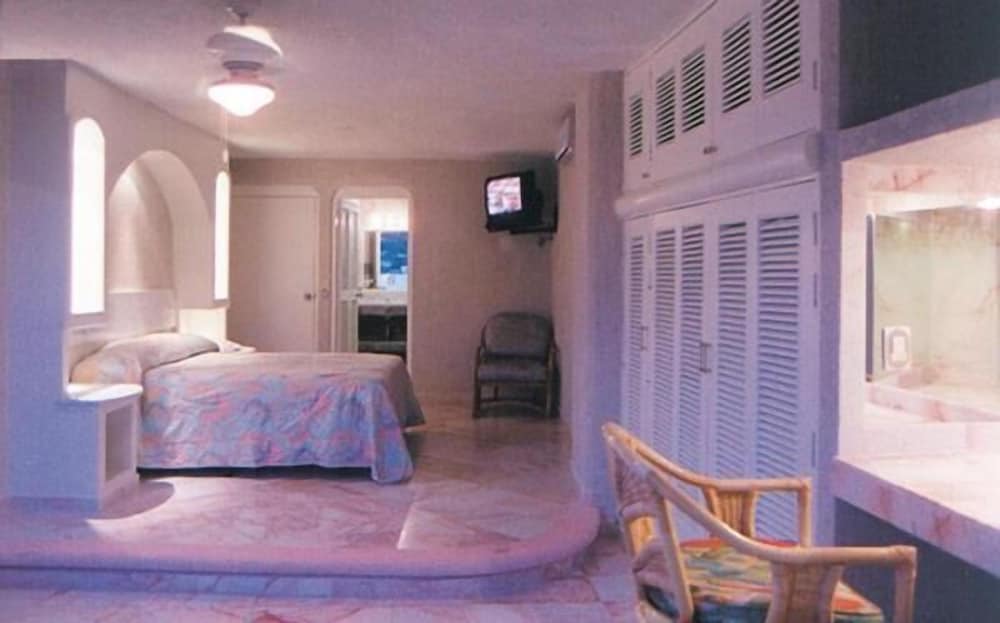 2 BEDROOMS, PREMIUM, POOL SIDE, KITCHEN