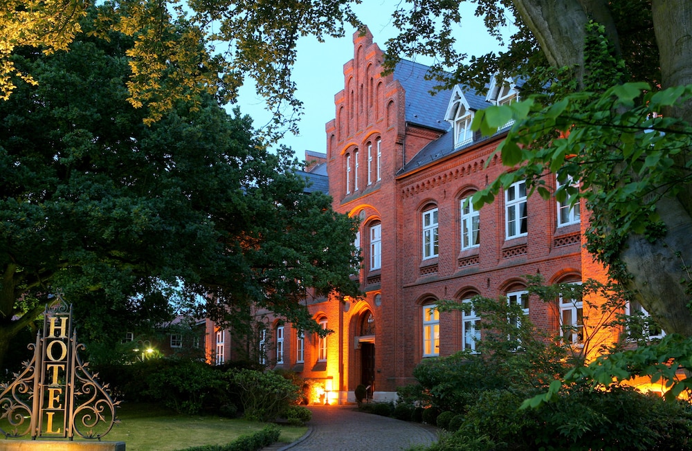 Geniesser Hotel Altes Gymnasium 46/50