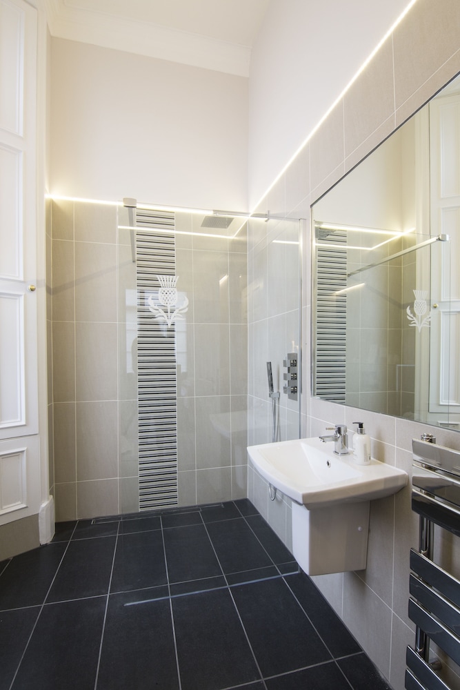 Court Residence 48/49