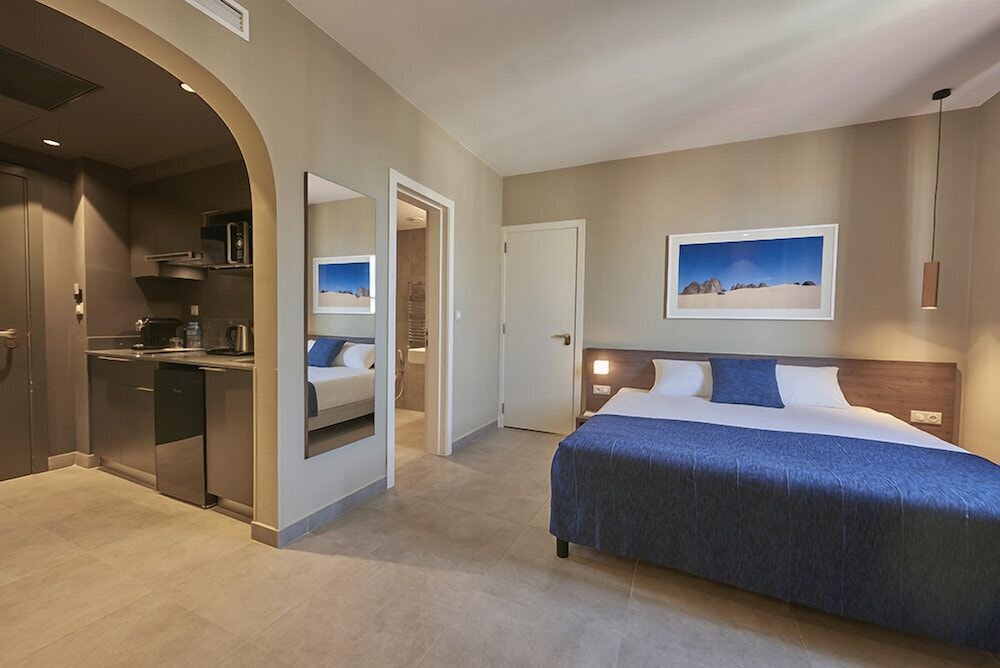 M Suite Hotel 12/50