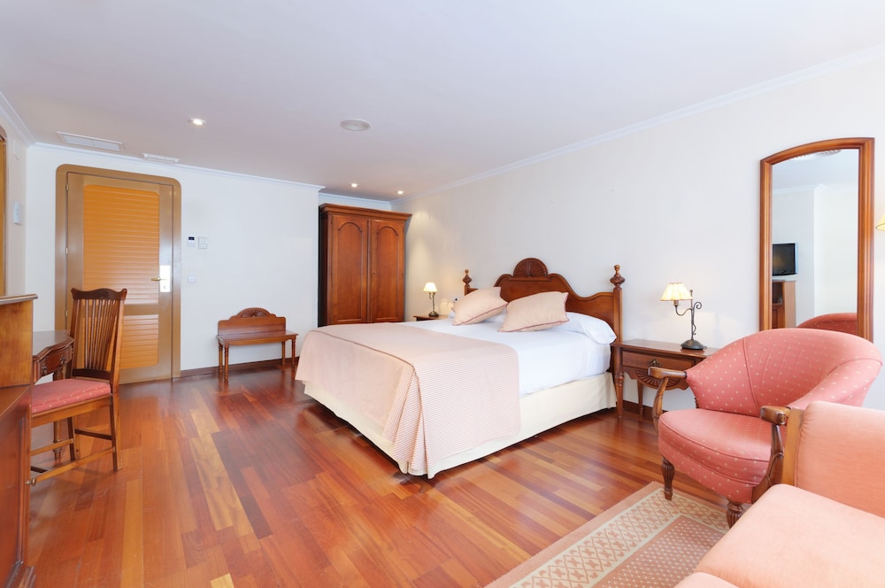 Nayade hotel 10/30