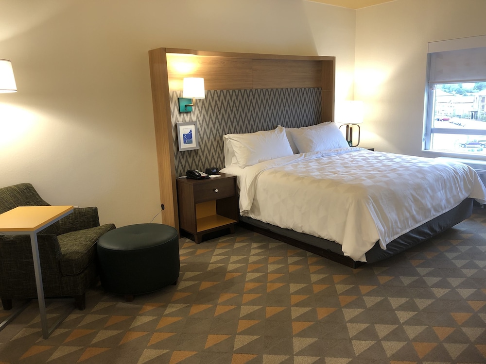Holiday Inn And Suites Memphis Southeast Germantown 11/48