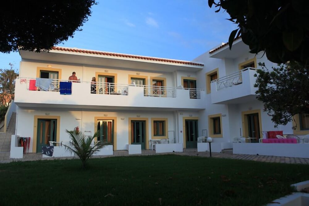 Nikolas Villas Apartments 2/43