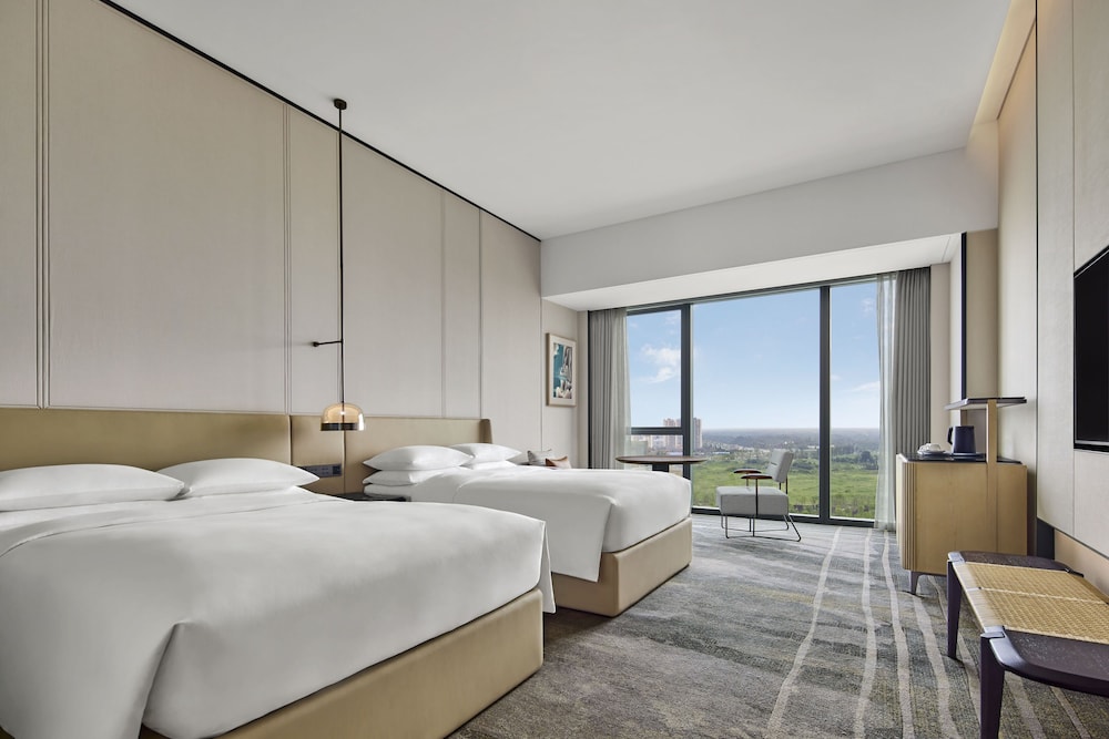 Deluxe, Twin Beds, City View