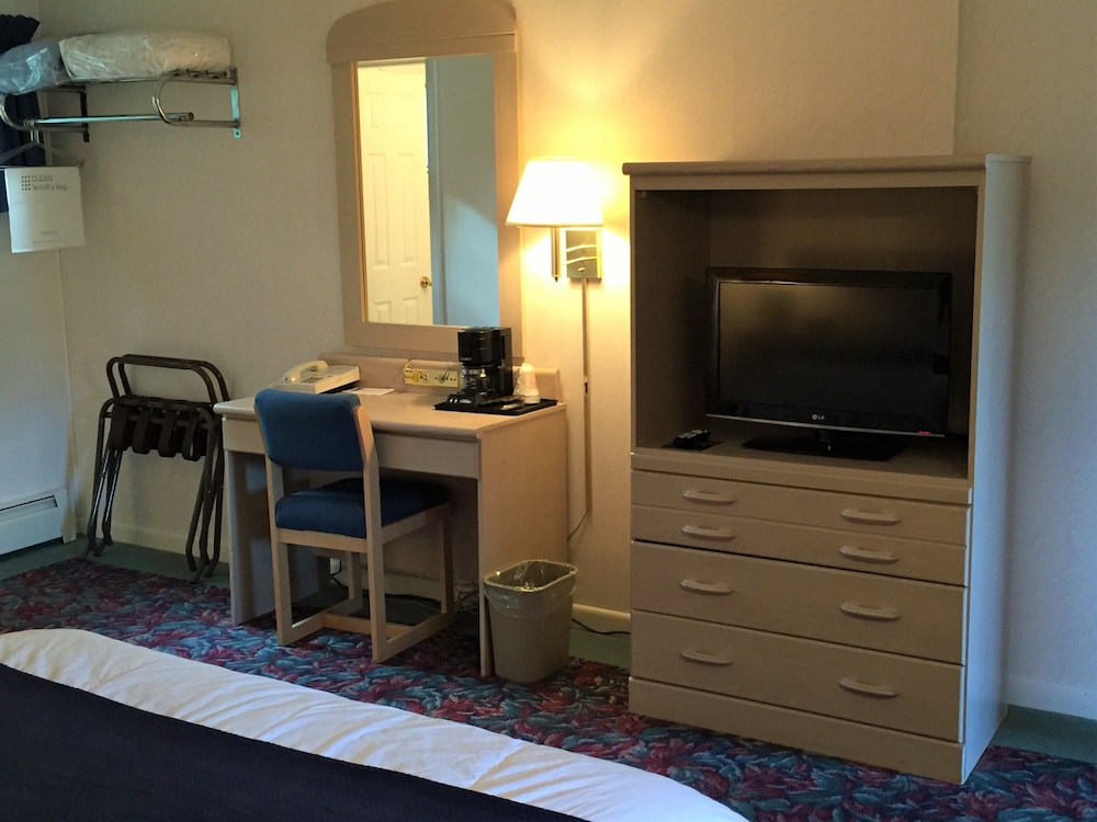 Cedar Motor Inn 37/56