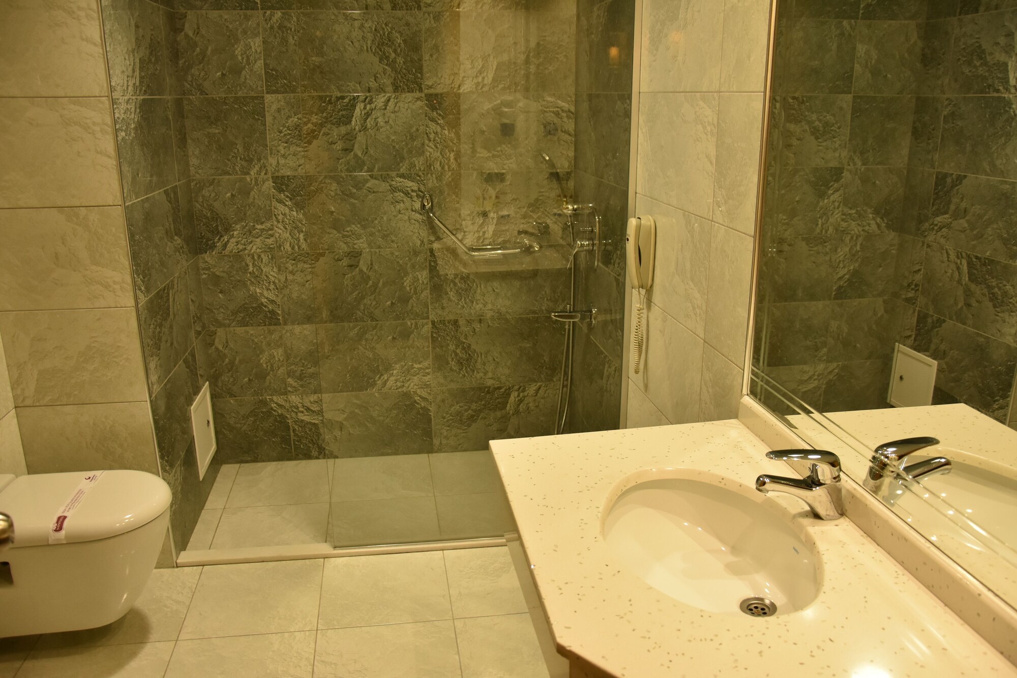 غرفة فاخرة بسرير كوين وسرير فردي، Grand Simay Hotel 4/4