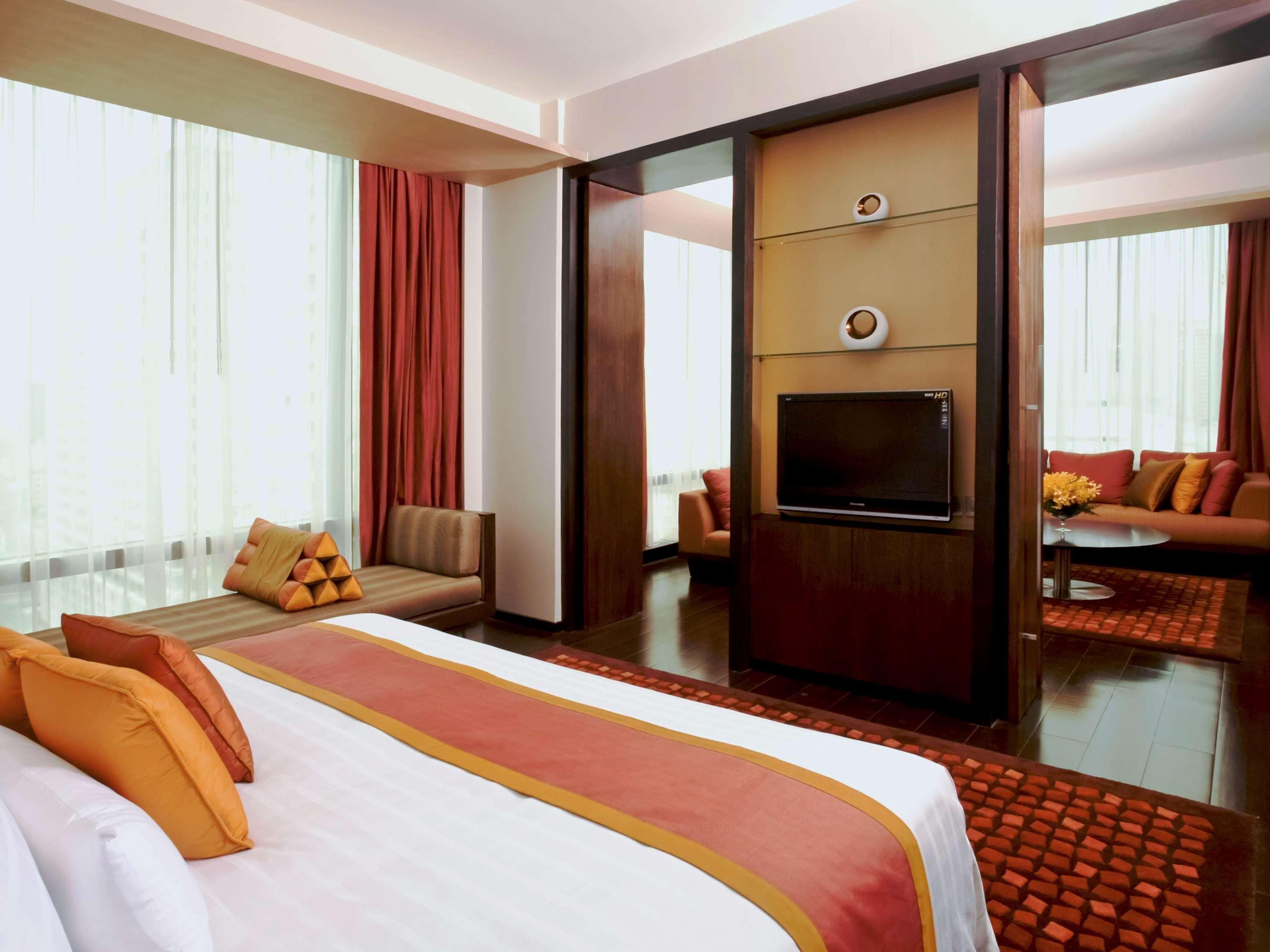 Executive, Suite