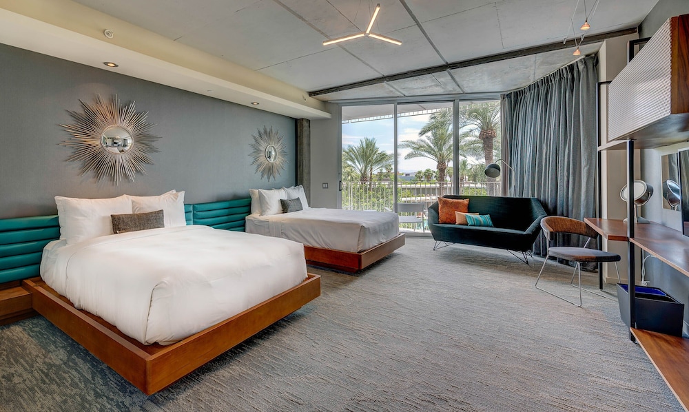 Hotel Valley Ho 26/81