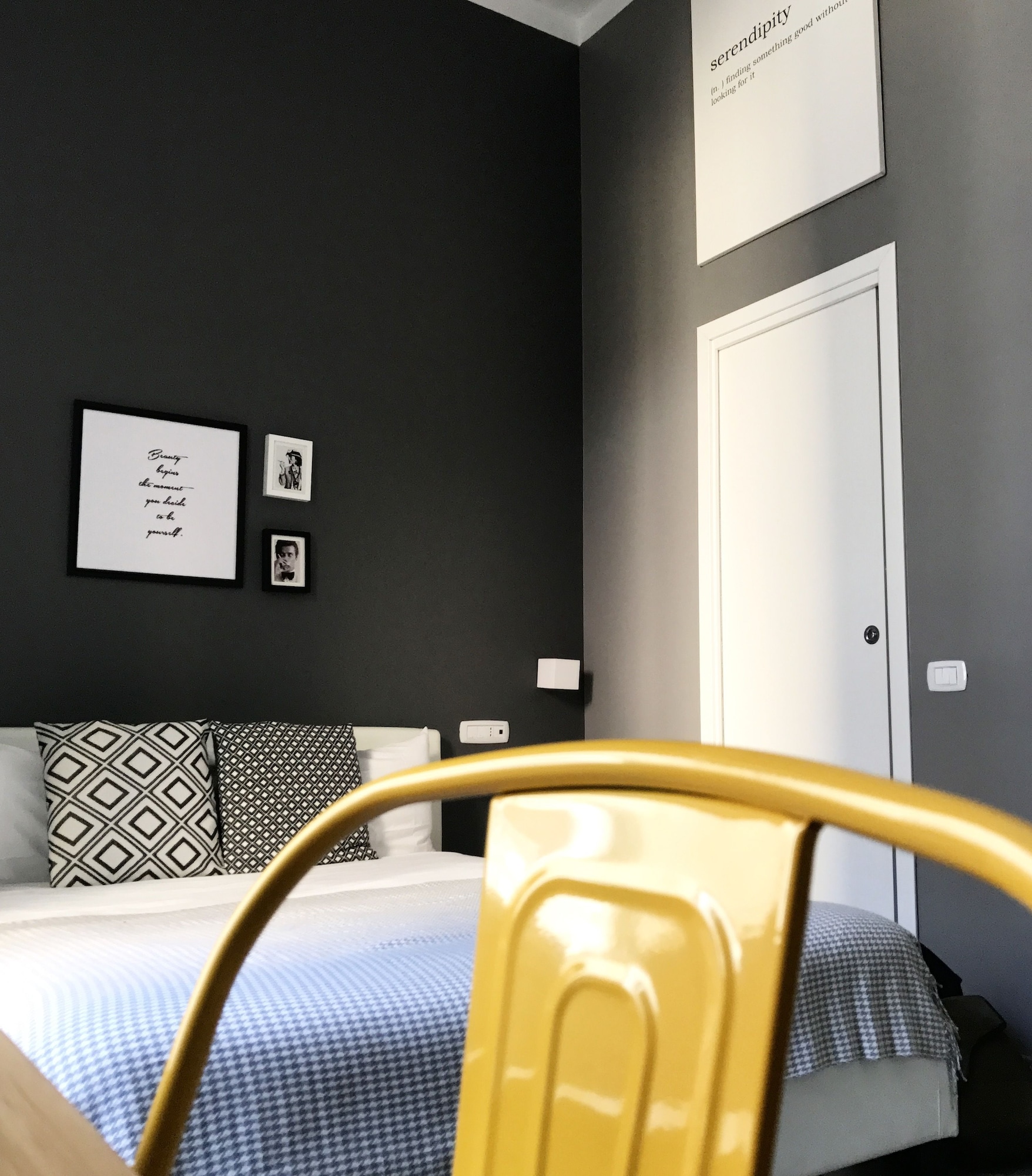 STANDARD, QUEEN BED